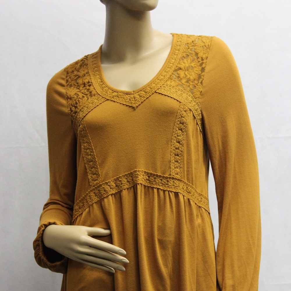 Tru Self Women's Gold Lace Long Sleeve Top
